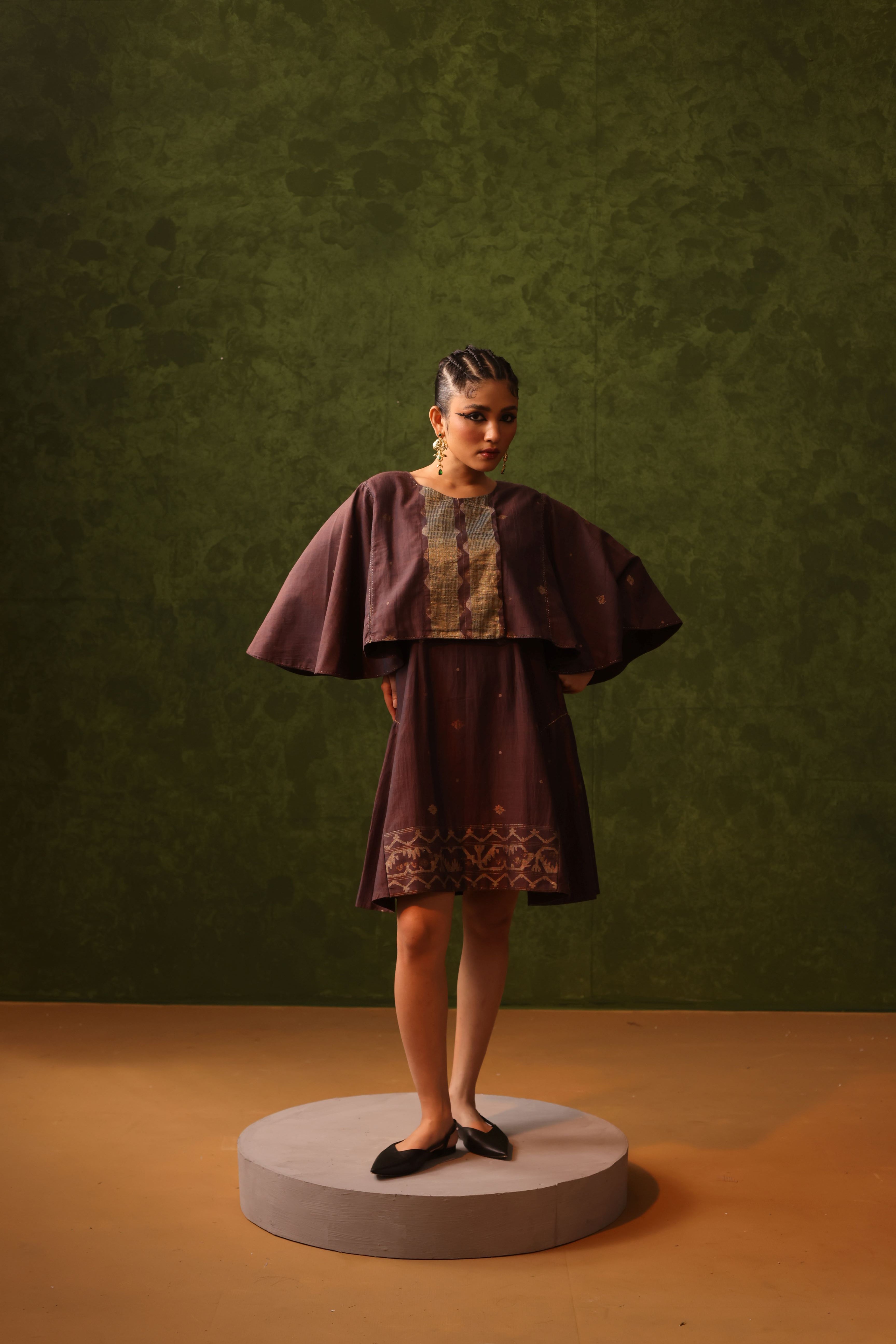 Falak - Dual Shades Of Blue And Purple Handwoven Cotton Jamdani Cape