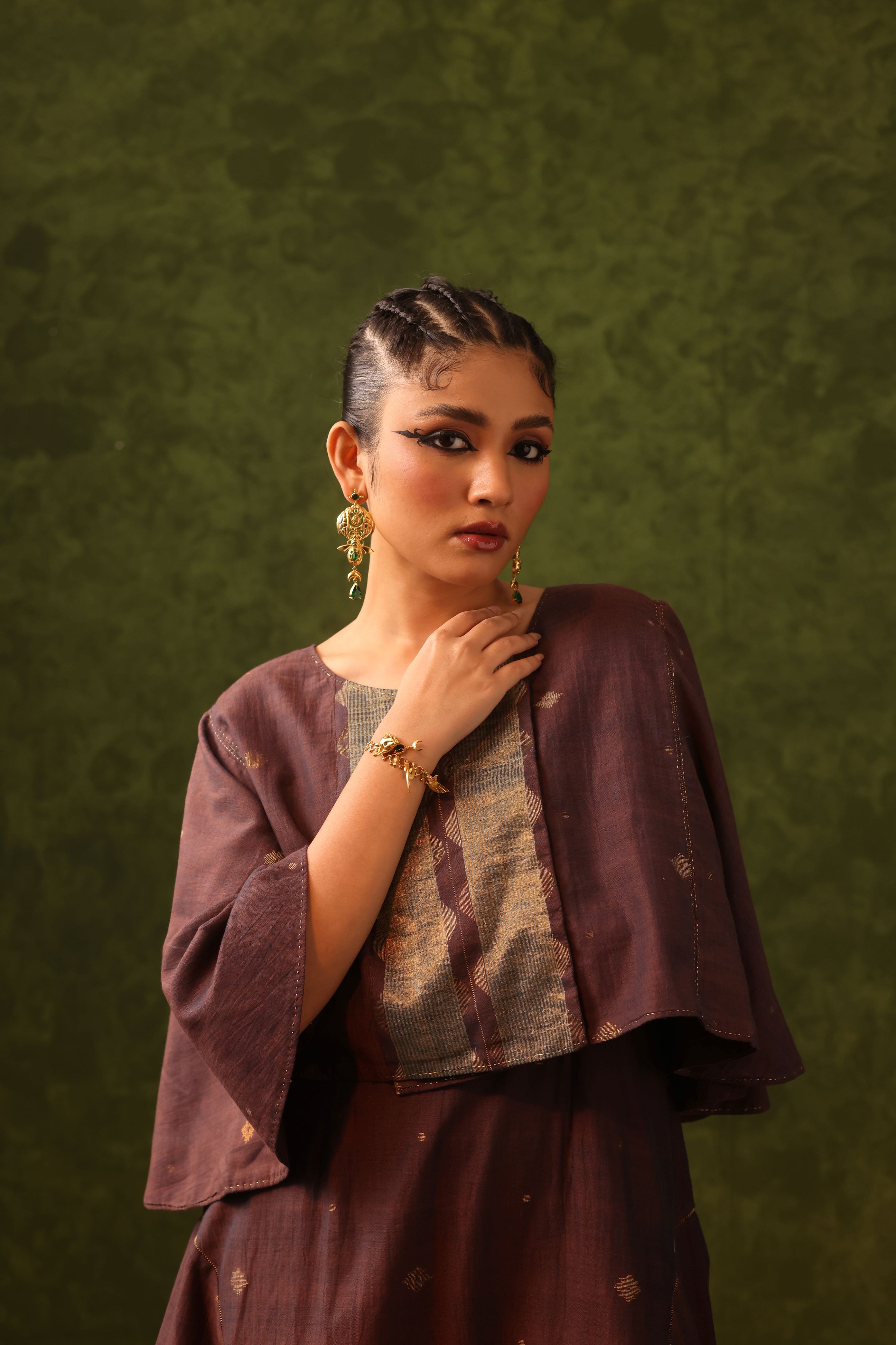 Falak - Dual Shades Of Blue And Purple Handwoven Cotton Jamdani Cape