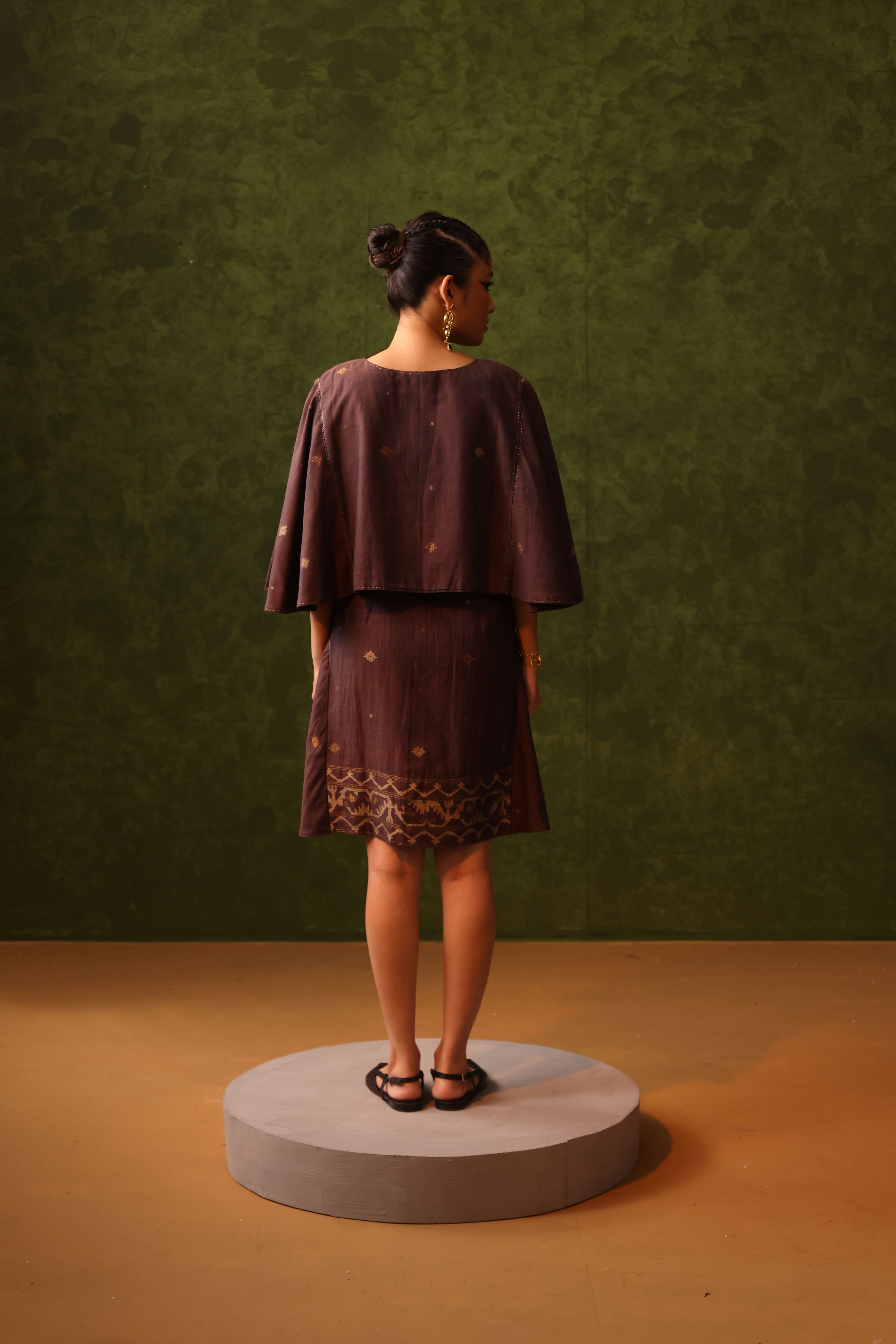 Falak - Dual Shades Of Blue And Purple Handwoven Cotton Jamdani Cape