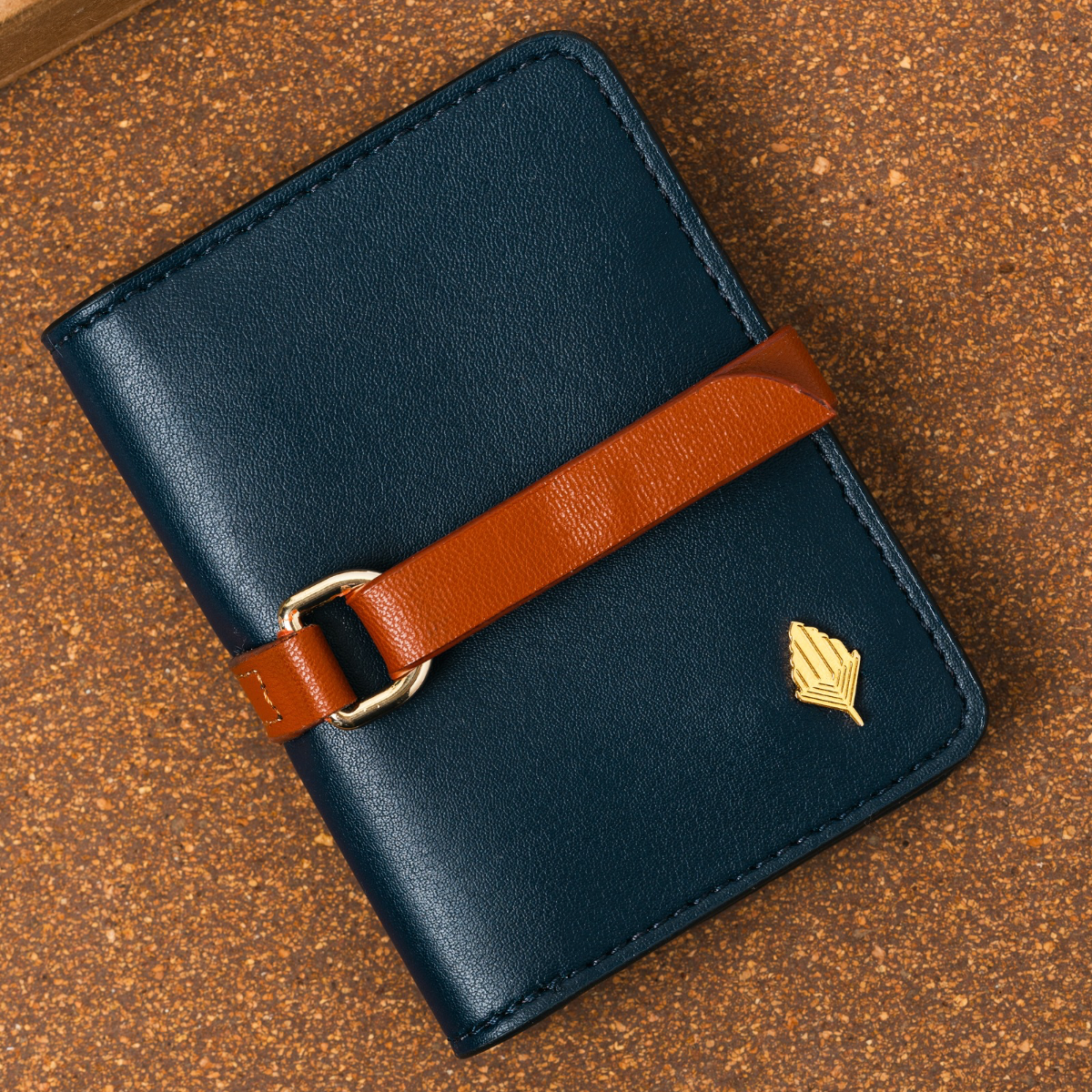 Neith Blue and tan cardholder