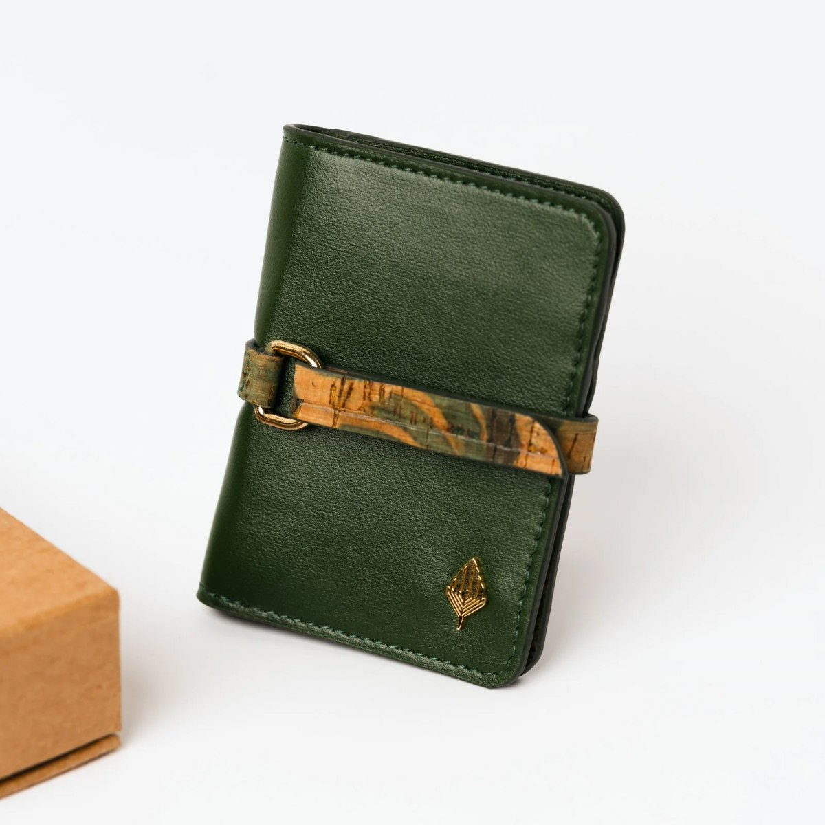 Neith green & cork cardholder