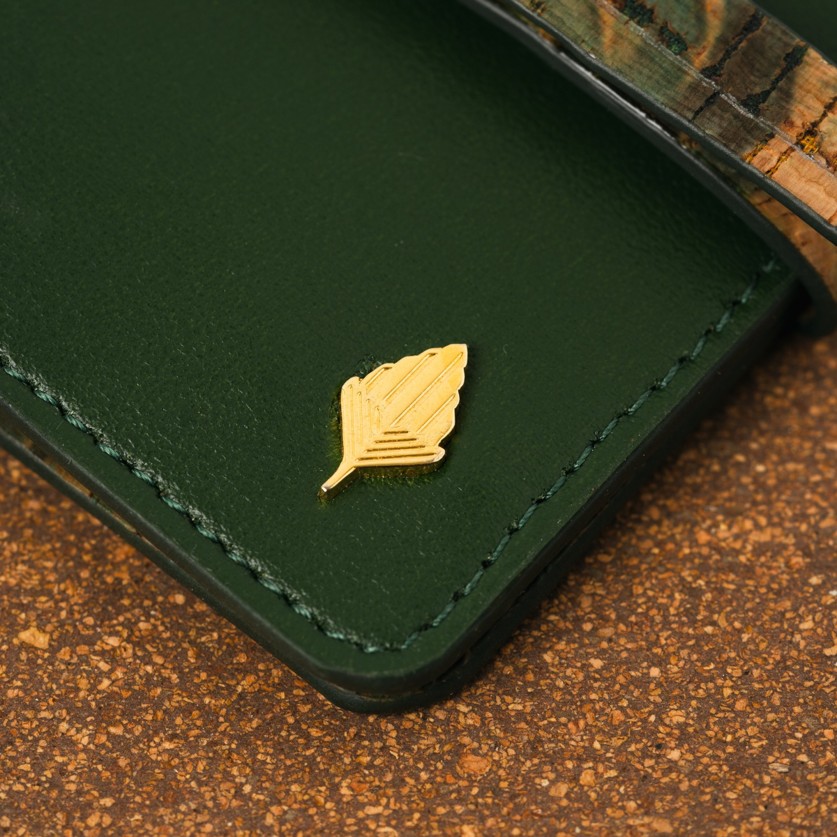 Neith green & cork cardholder