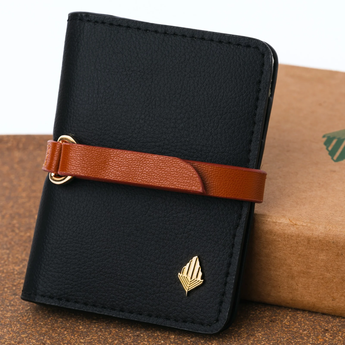Neith black & tan cardholder