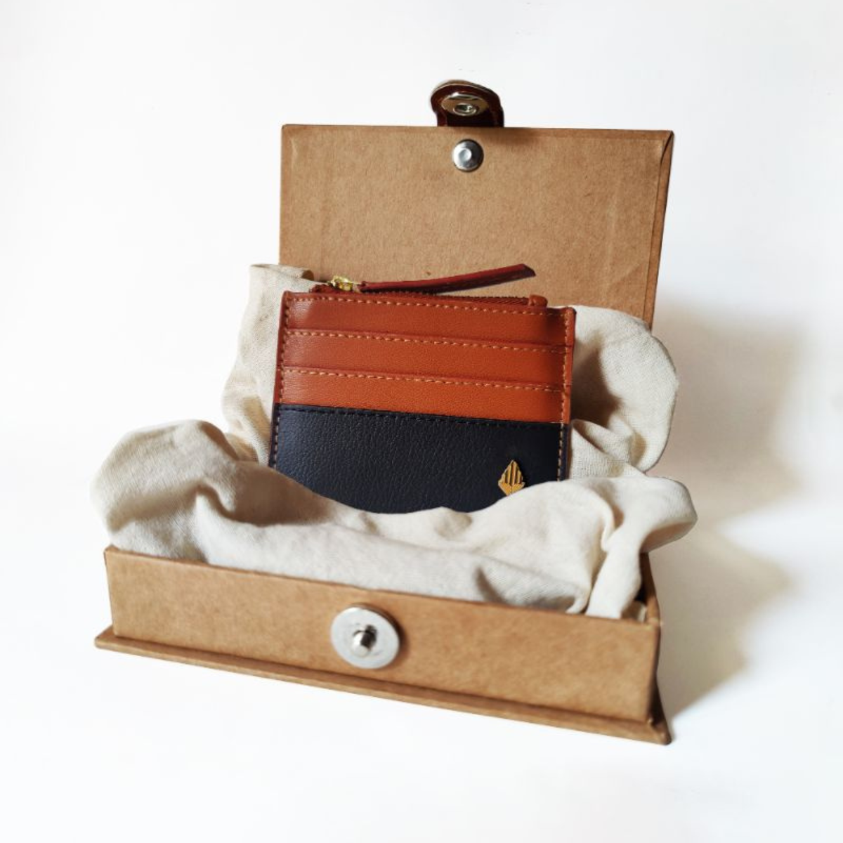 Iris Black and tan cardholder