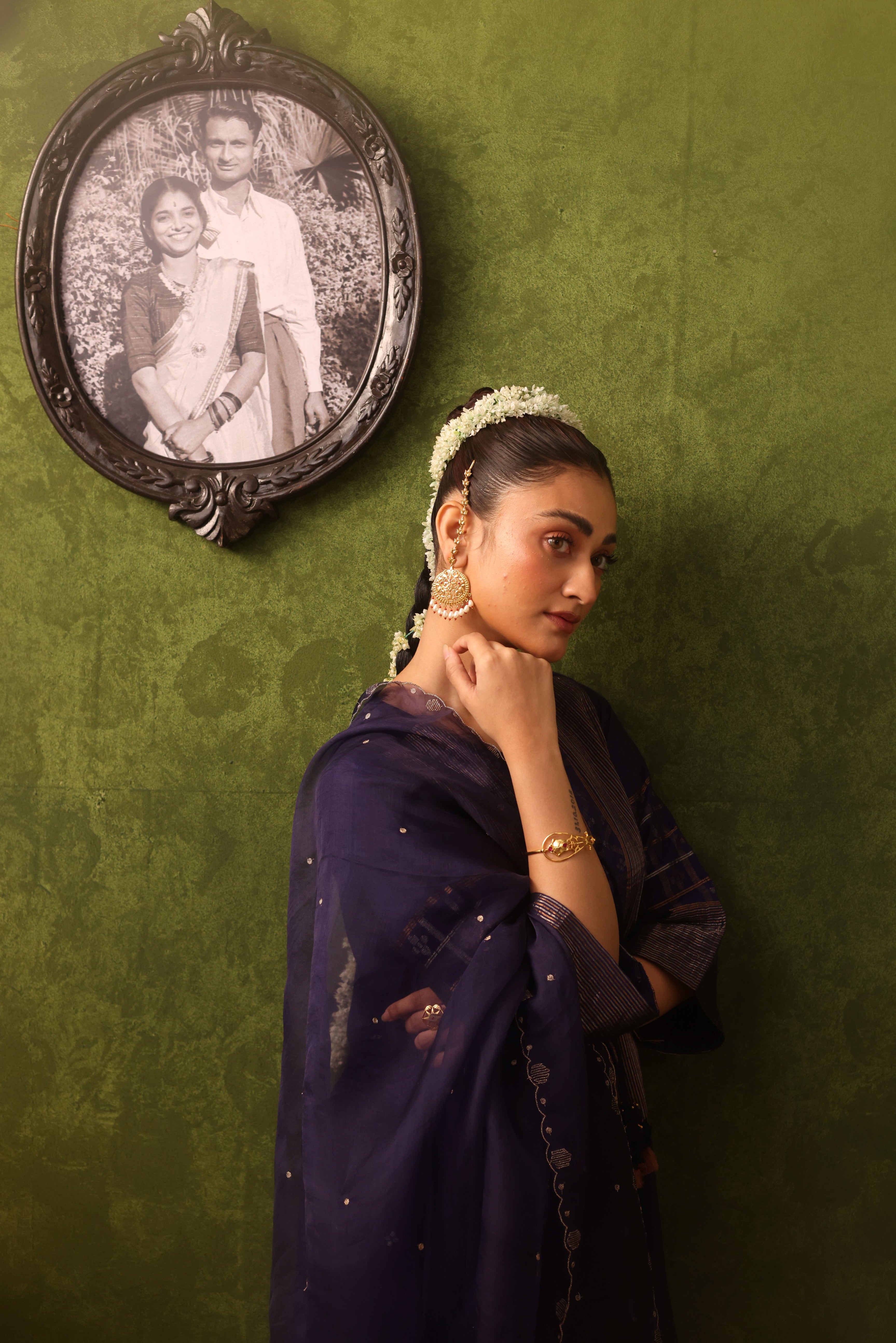 Zeenat - Indigo Hand-Embroidered Organza Dupatta