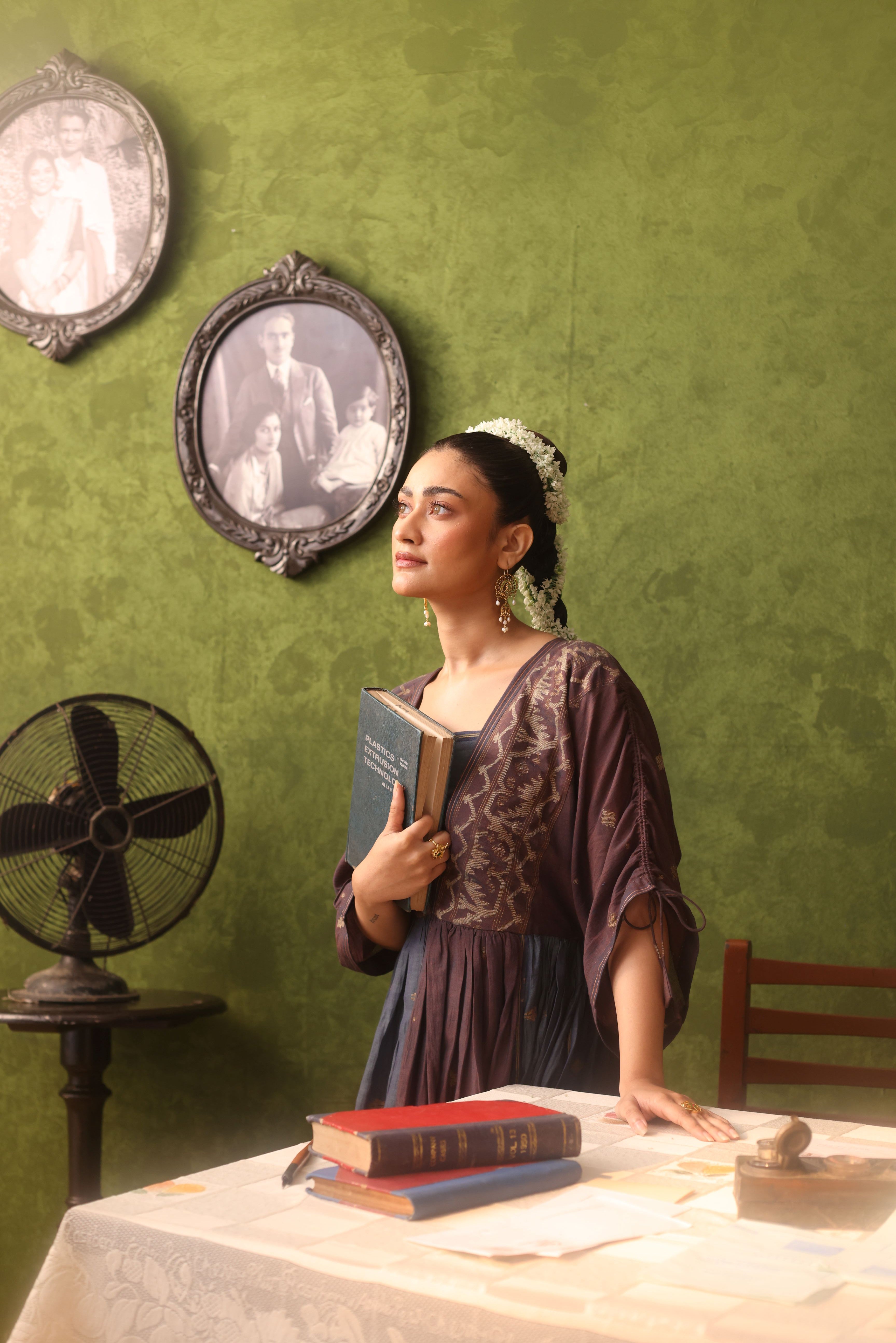 Khwaab - Dual Shades Of Blue And Purple Handwoven Cotton Jamdani Dress