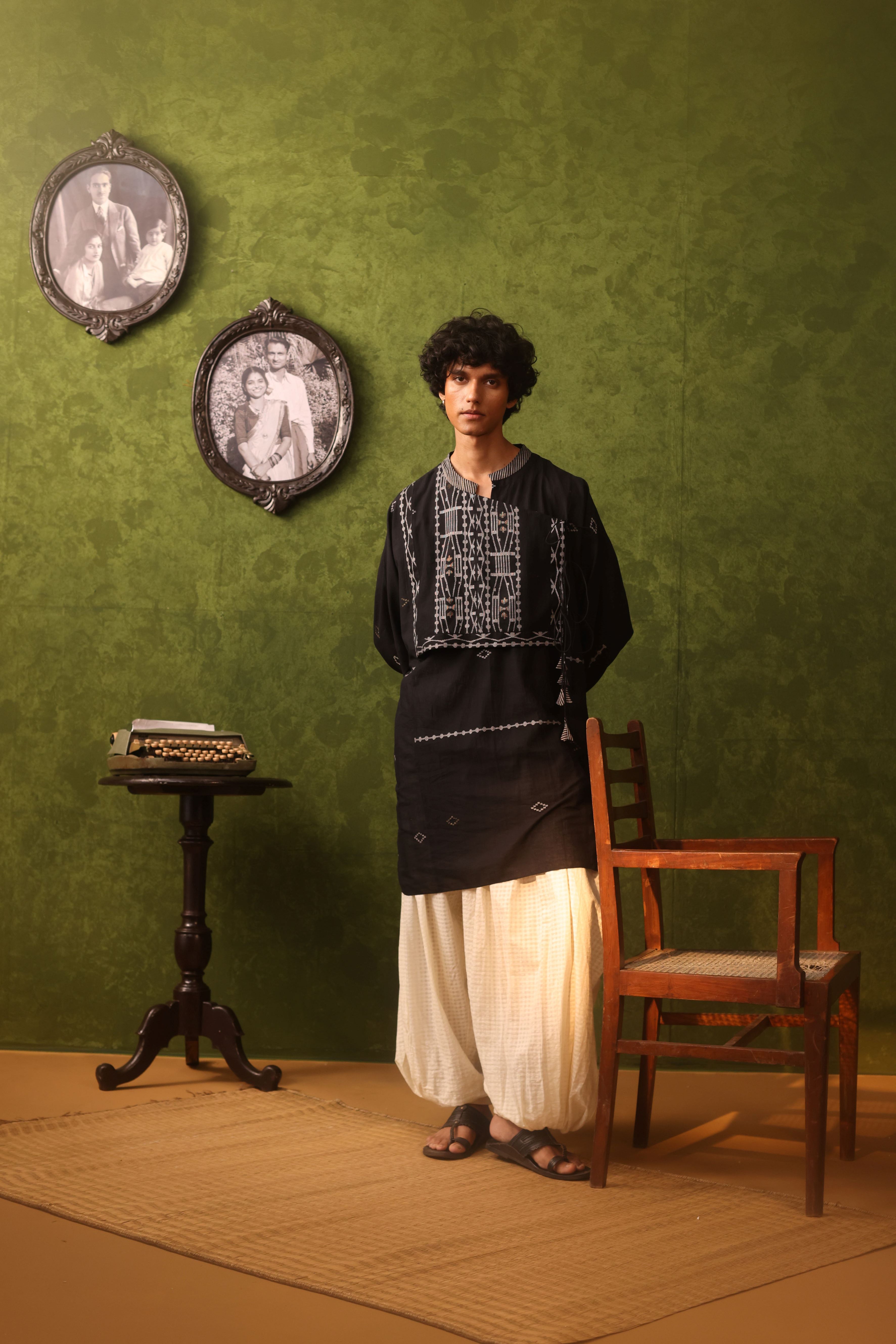 Qurbat - Black And White Handwoven Cotton Jamdani Men's Kurta