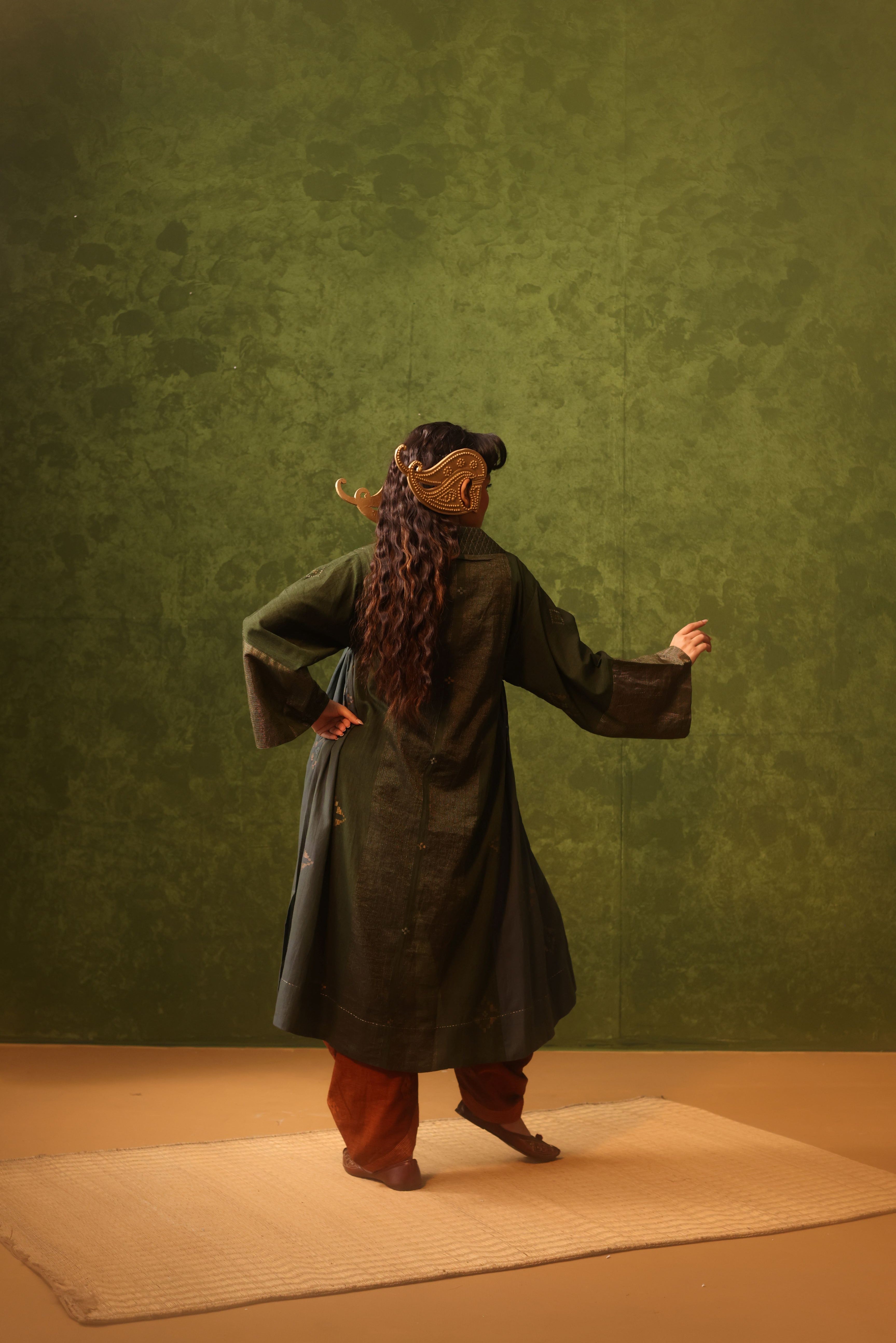 Kamini - Dual Shades Of Blue And Green Handwoven Cotton Jamdani Indo-Western Set