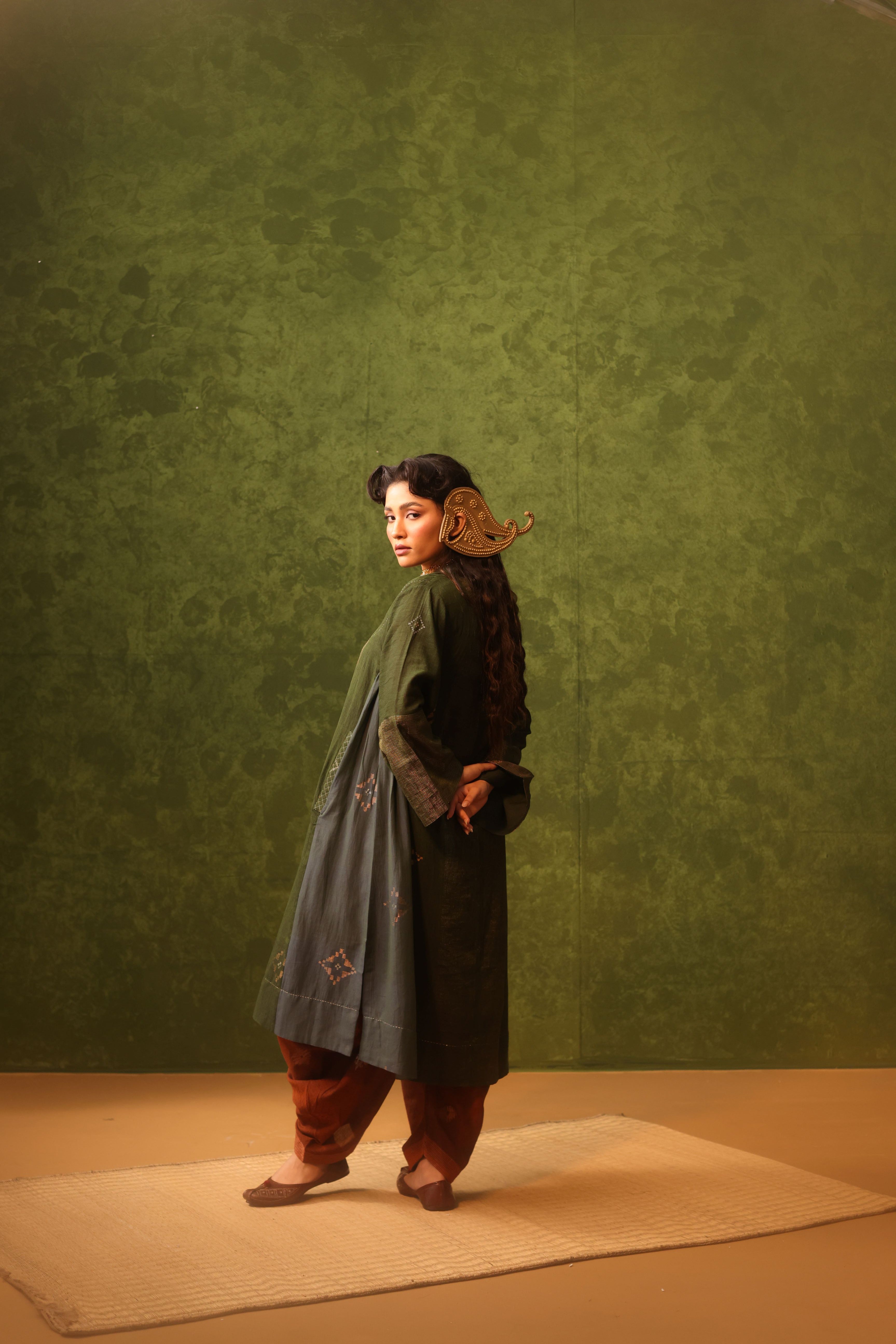 Kamini - Dual Shades Of Blue And Green Handwoven Cotton Jamdani Indo-Western Set