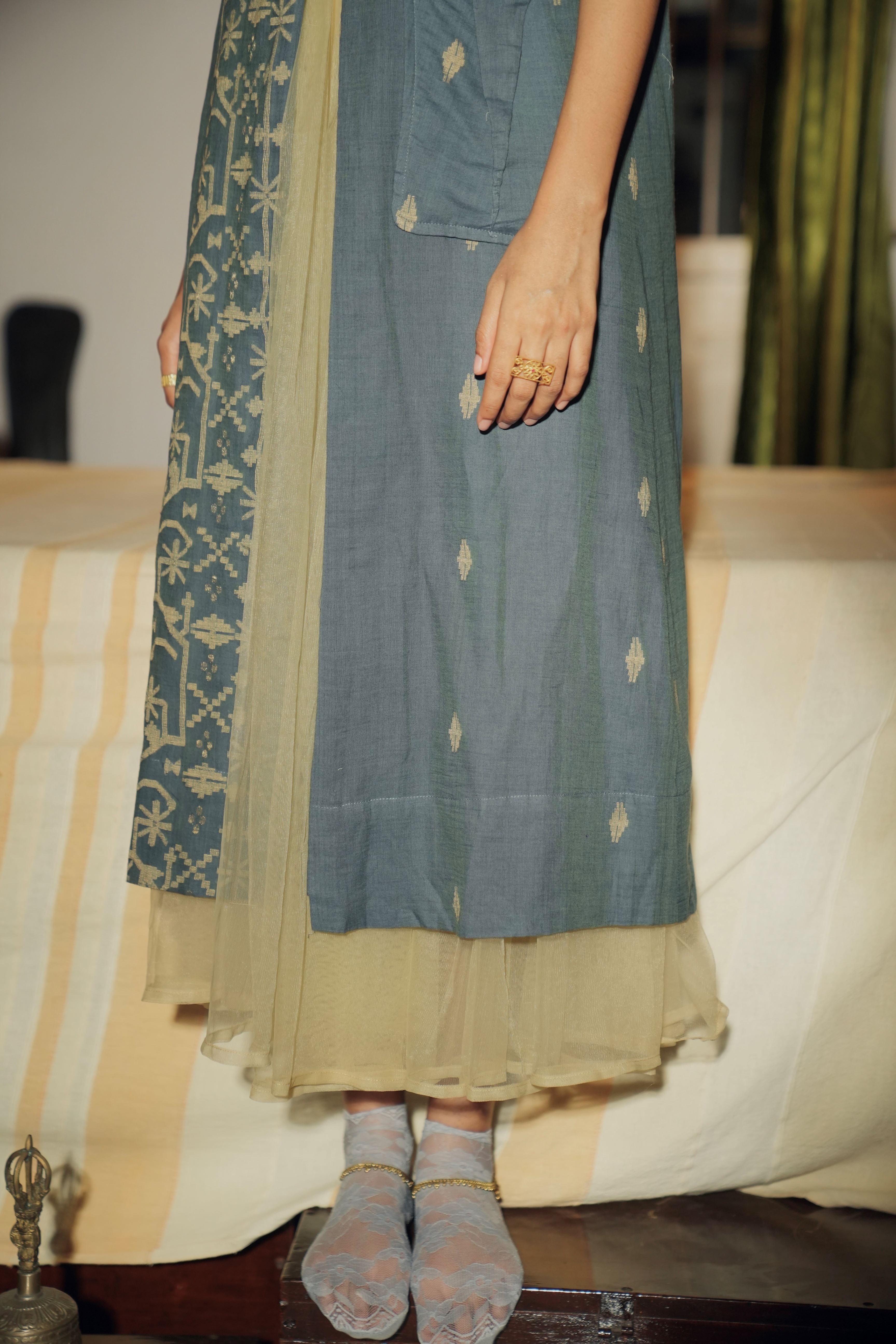 Moina - Dual Toned Jamdani Front-Open Overlay