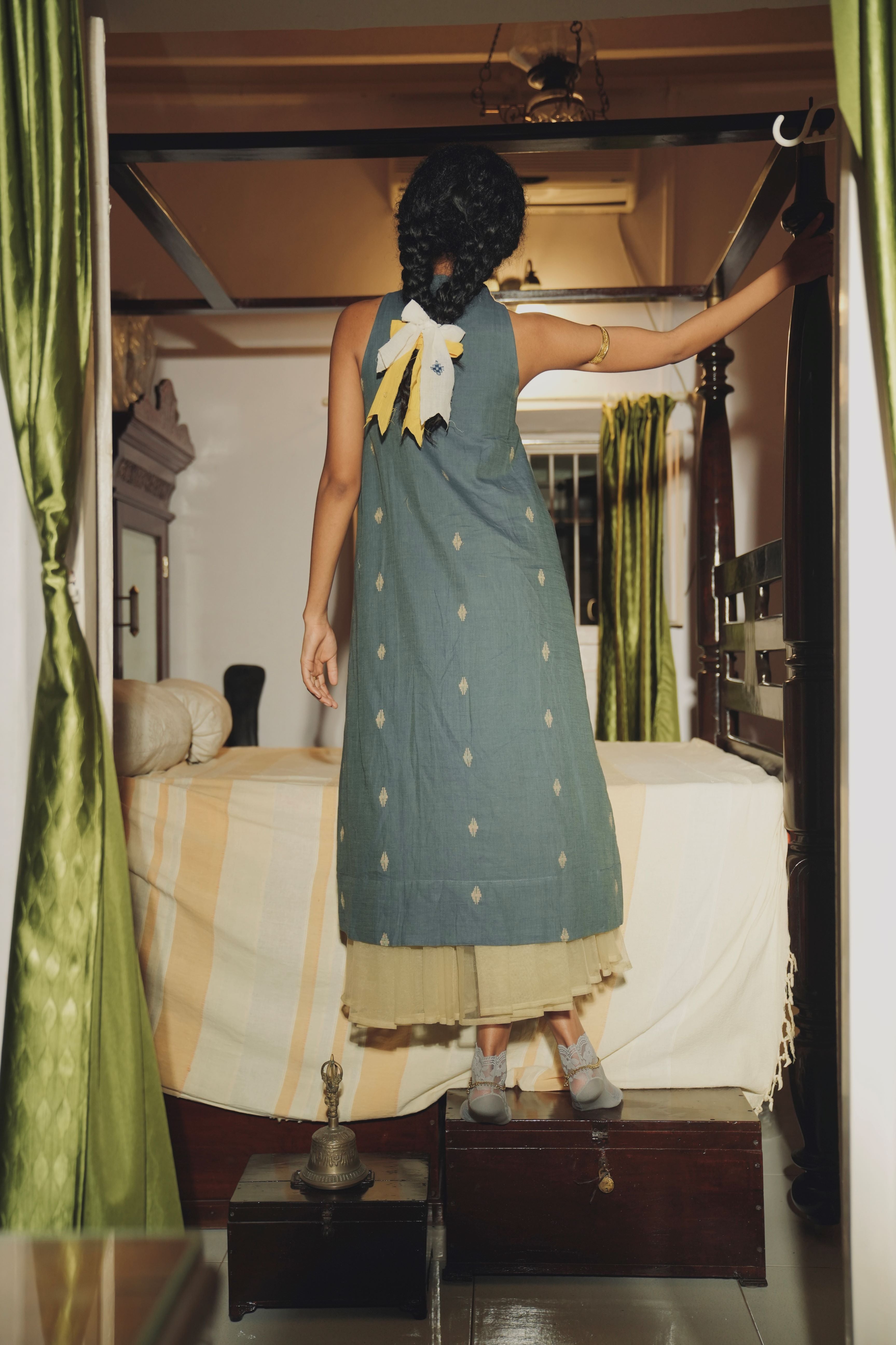 Moina - Dual Toned Jamdani Front-Open Overlay