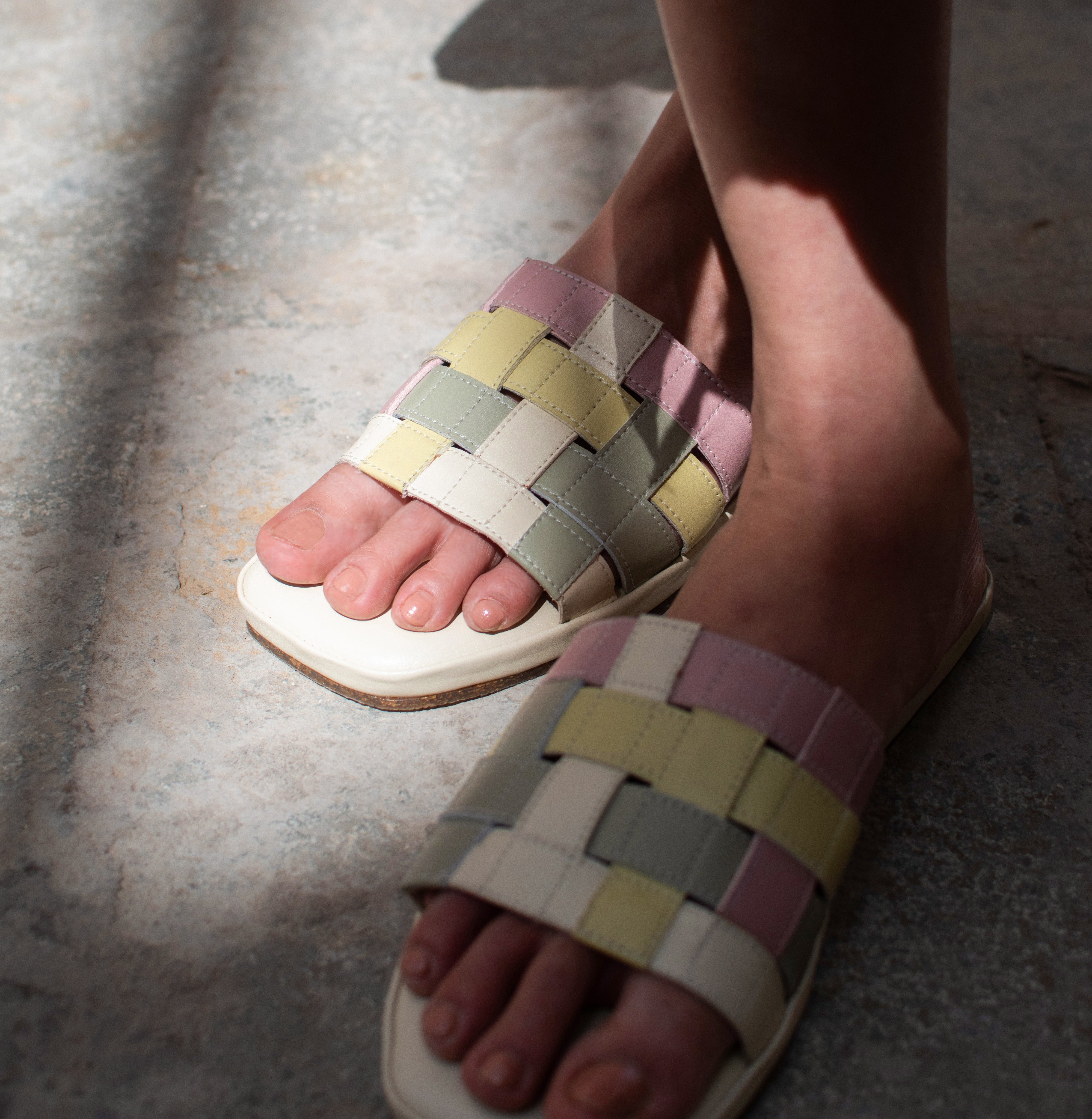 Cream Rangeen Slides