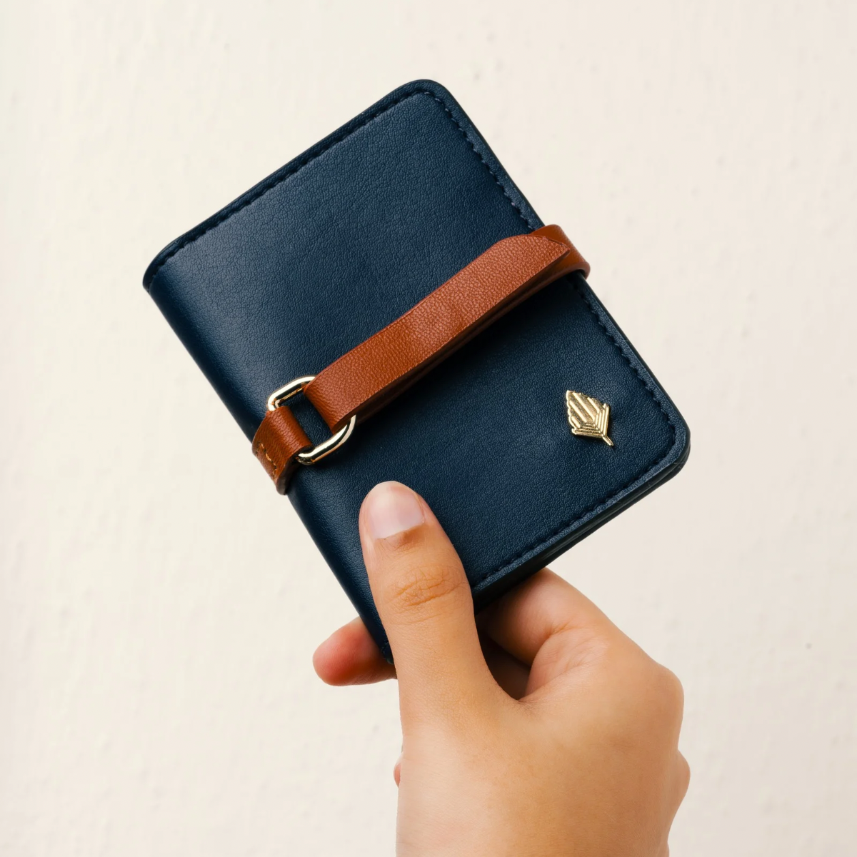 Neith Blue and tan cardholder