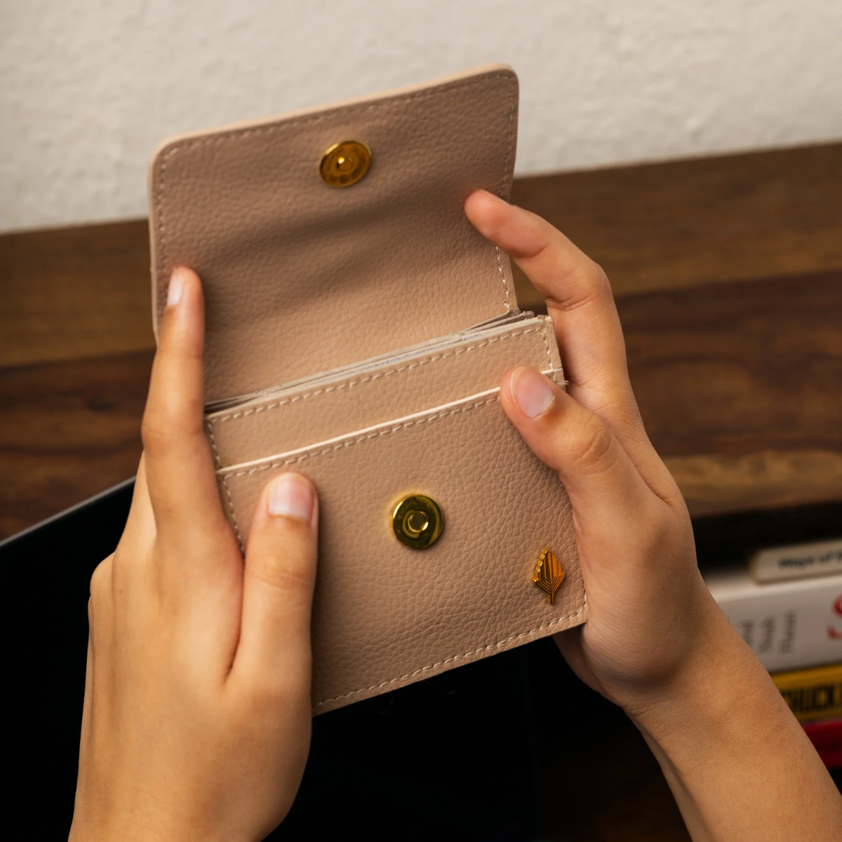 Lana beige cardholder
