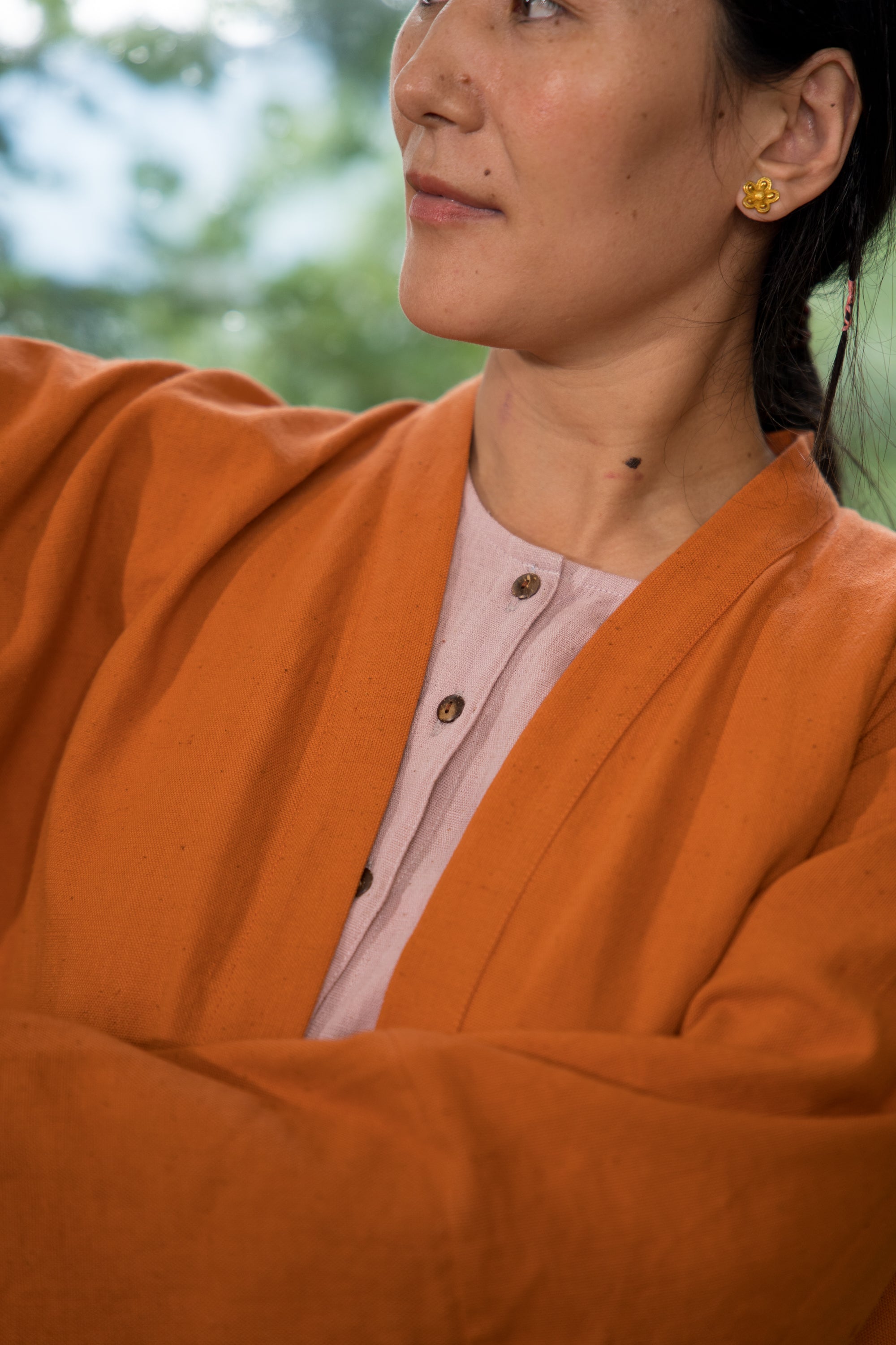 Kala Cotton Fitted Lightweight Shirt with Front Darts and Loose Comfort