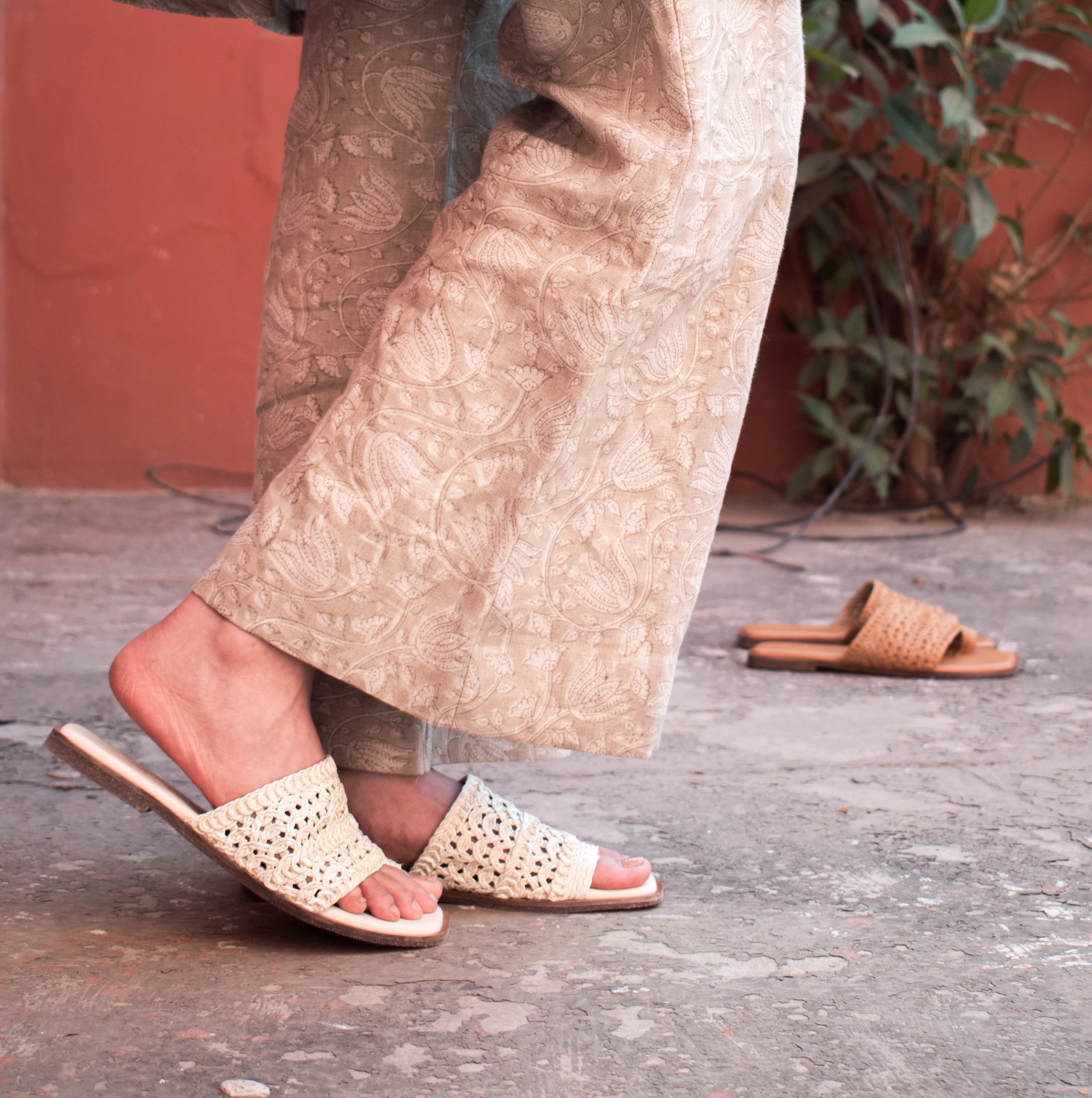 Cream Baya Slides