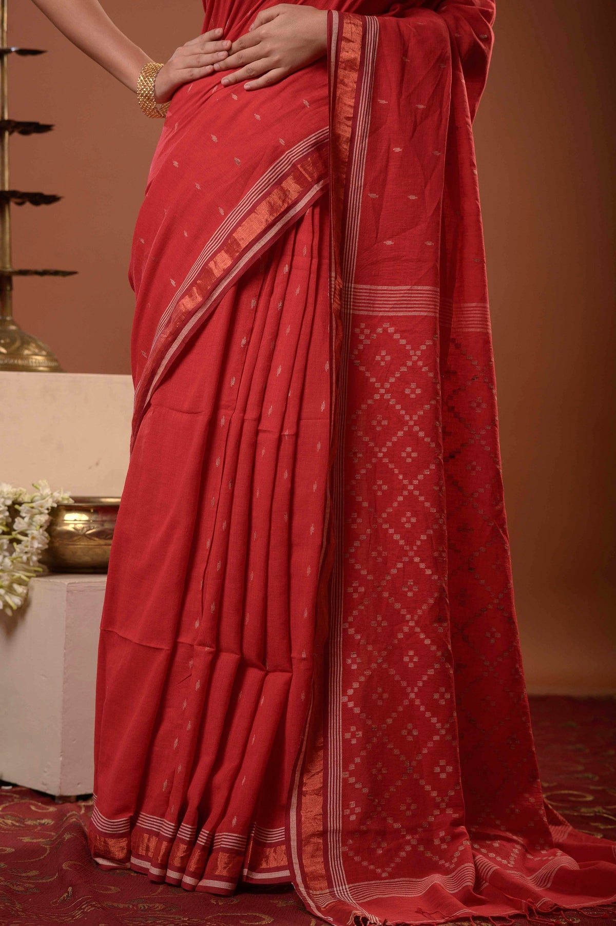 VIBHA-Red handwoven cotton hazar butti jamdani saree