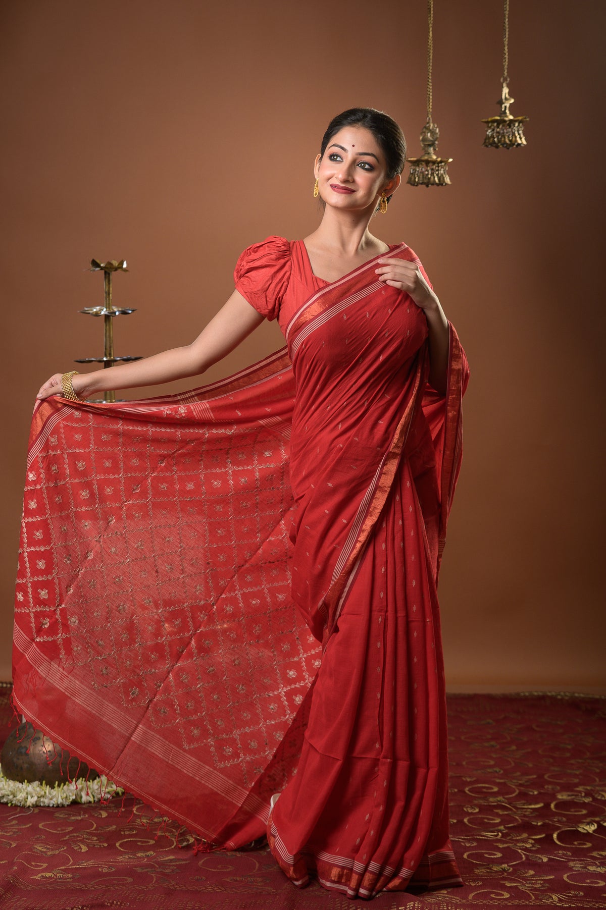 VIBHA-Red handwoven cotton hazar butti jamdani saree